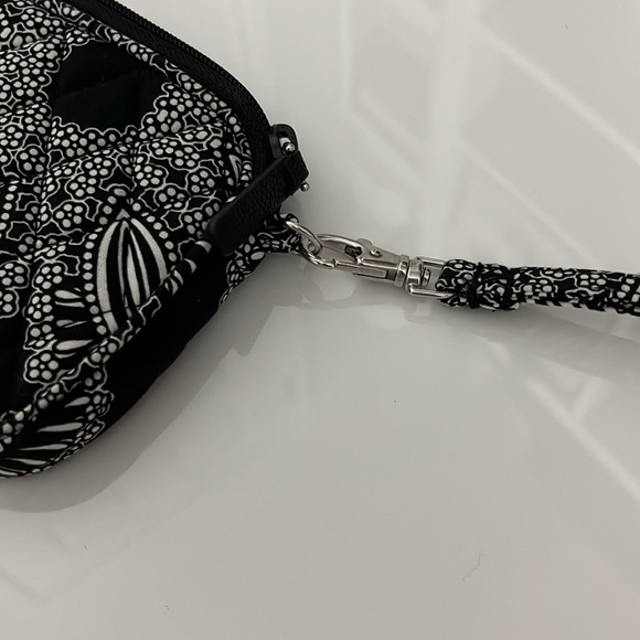 Vera Bradley cord keeper wristlet From the outlet could use for purse or travel. - Picture 4 of 7